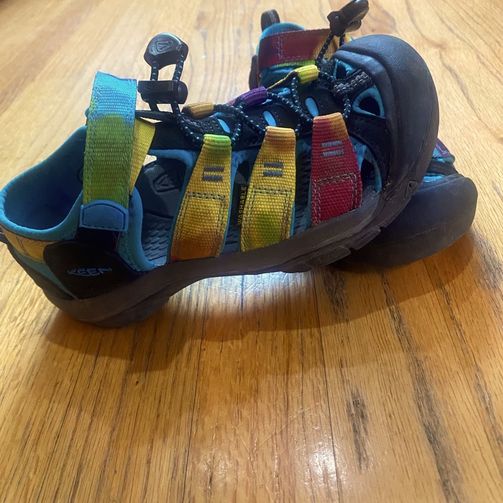 Keen girls hiking sandals